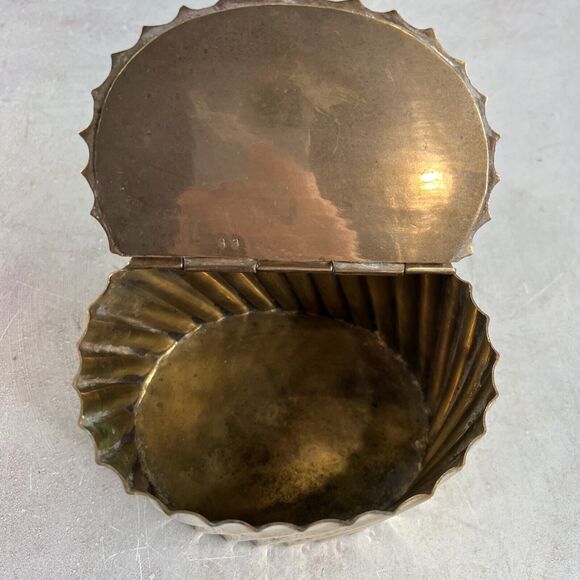 Vintage Fluted Brass Hinged Trinket Box Tea Caddy With Grapes - Picture 6 of 11